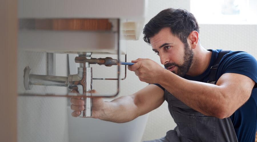 Expert burst pipe repair services in Badger, CA